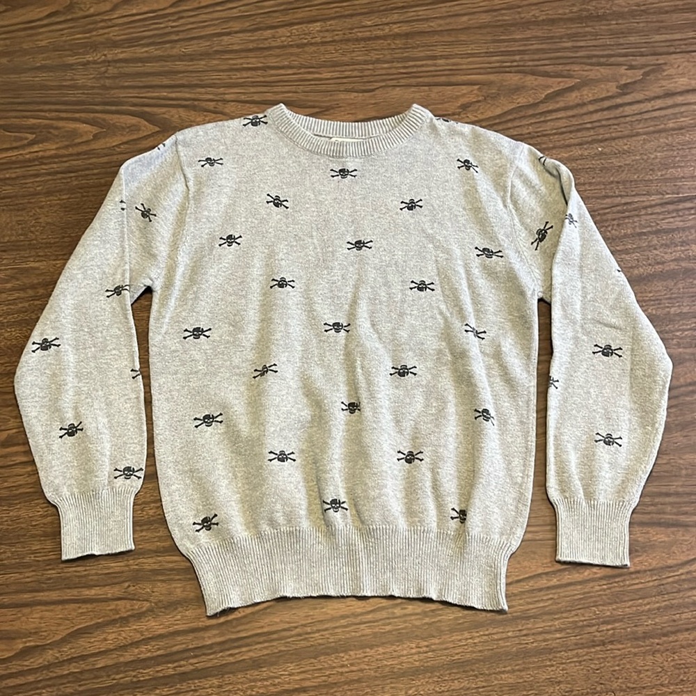 Skull and Crossbones Gray Crewneck Sweater Youth Large 12-14